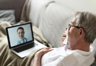 Télémédecine senior : un nouveau réflexe santé à adopter