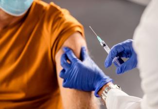 Vaccination grippe et Covid 2026 : ce qui change pour les plus de 65 ans dès le 13 octobre