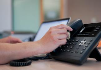 Changer d’opérateur tout en conservant son numéro de téléphone fixe : une opération facilitée