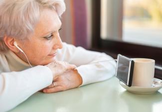La téléassistance au domicile des personnes âgées