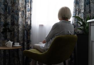 Isolement des seniors : pourquoi le lien humain compte autant que l'aide au quotidien