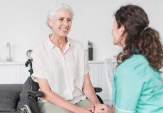 Découvrir le métier de responsable hébergement en EHPAD