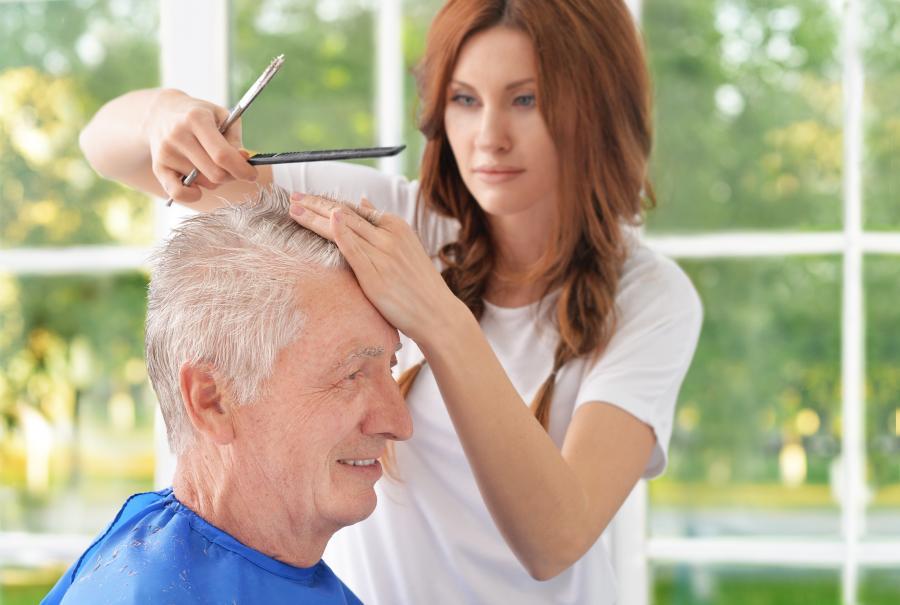 De nouveaux salons de coiffure en EHPAD