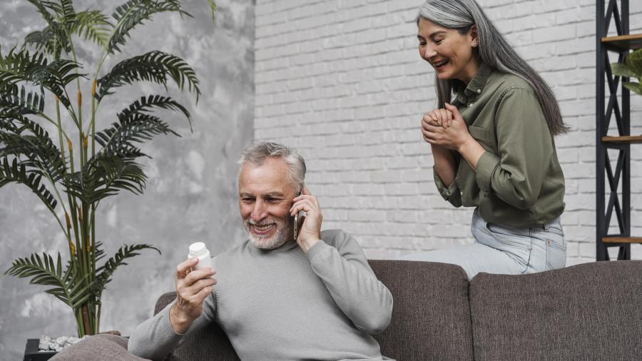 Téléassistance : comment elle réduit les risques à domicile pour les seniors