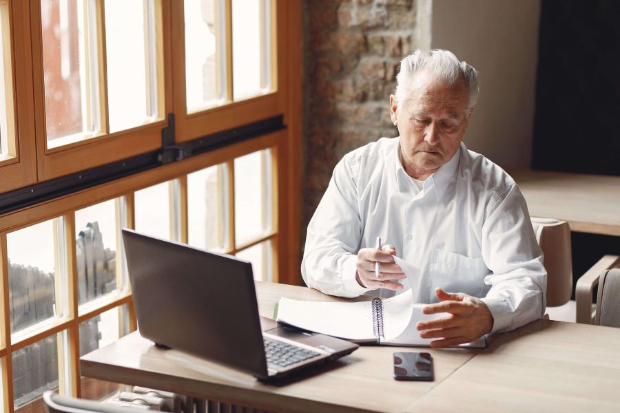 Aides financières pour les seniors : solutions pour améliorer le pouvoir d’achat des retraités en 2025