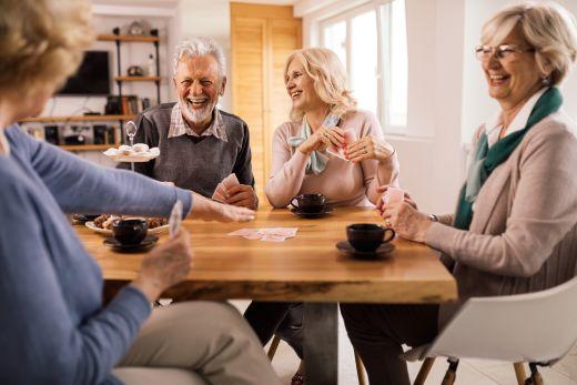 Colocation senior : les vraies différences avec l’EHPAD