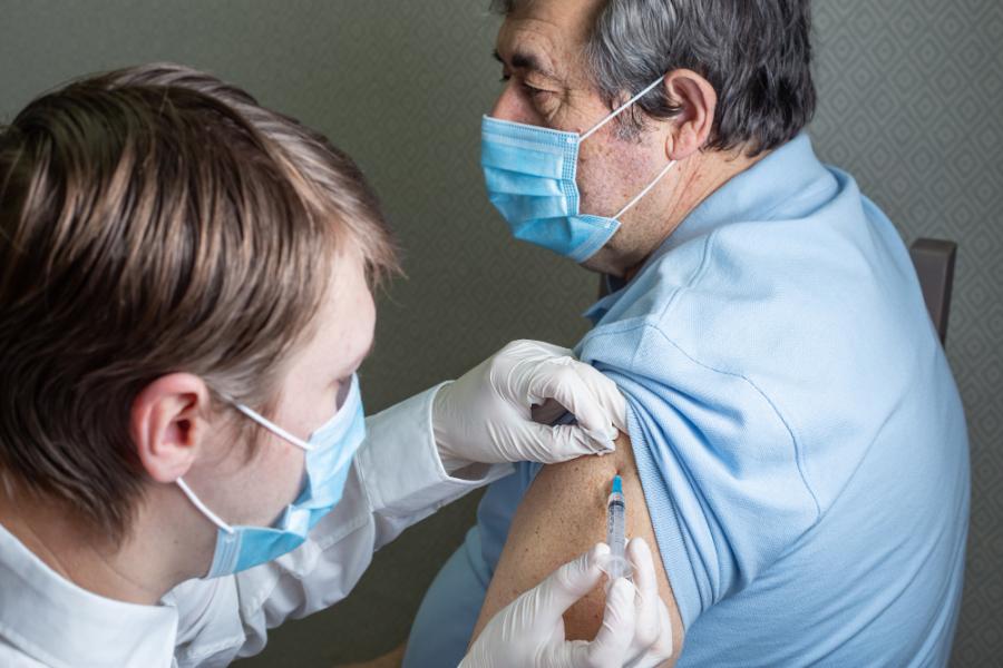 Allocution d'Emmanuel Macron : une troisième dose de vaccination destinée aux plus de 65 ans