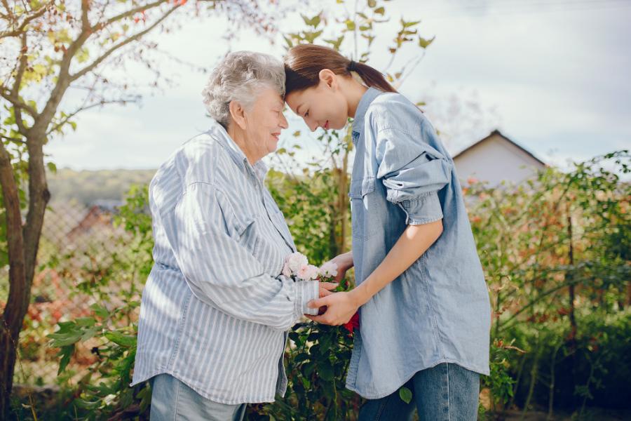 La colocation intergénérationnelle : une solution efficace pour les Seniors et les étudiants !!