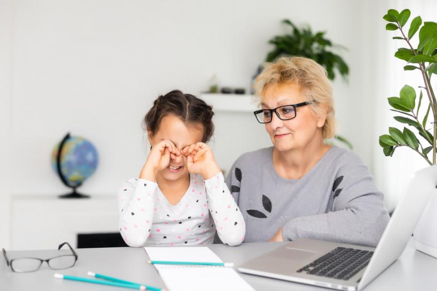 Les seniors impliqués dans leur rôle de grands-parents