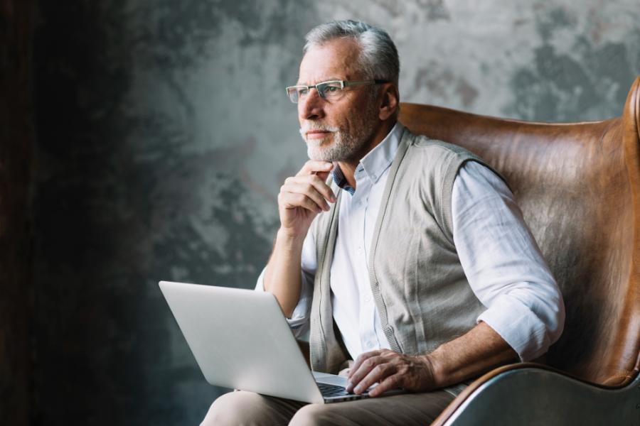 Les seniors travaillent de plus en plus