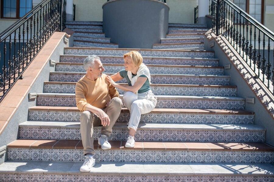Monte-escalier debout : prix et avantages