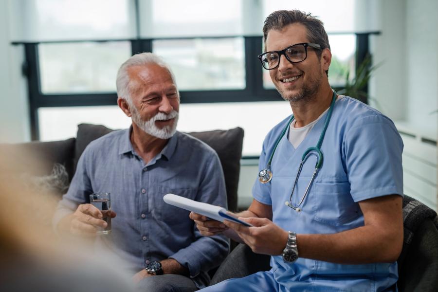 Quels sont les examens médicaux essentiels après 65 ans ?