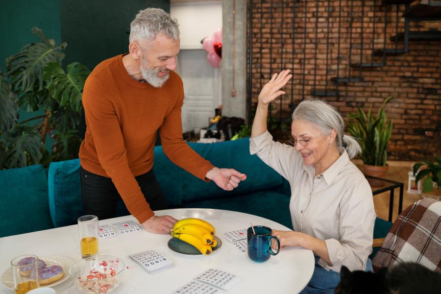 Quelles sont les aides à l’embauche d’un senior de plus de 55 ans en contrat CDD, CDI ou contrat de professionnalisation ?