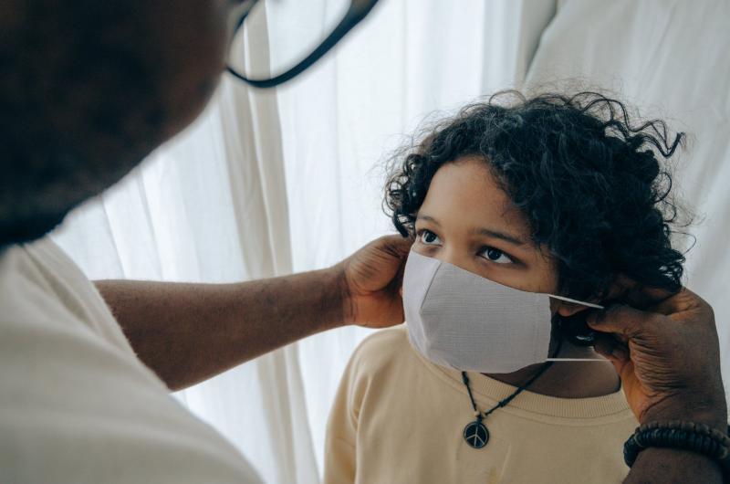 Déconfinement : Comment bien porter son masque pour éviter la contamination ?