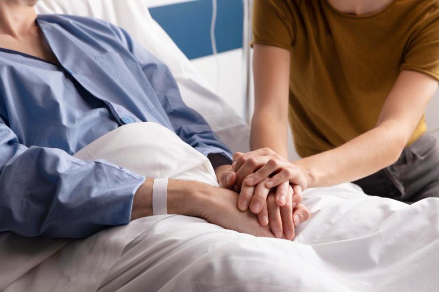 Préparer son hospitalisation quand on réside en EHPAD