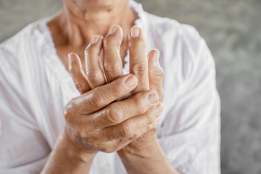 Rhumatisme inflammatoire : symptômes et traitements
