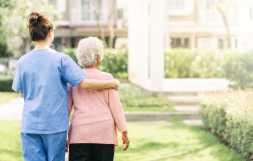 Infirmiere En Ehpad Role Cle Et Missions Logement Seniors Com