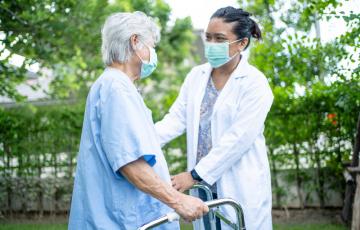 Le Personnel Soignant En Ehpad Logement Seniors Com