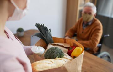 Service de livraison de courses à domicile pour seniors
